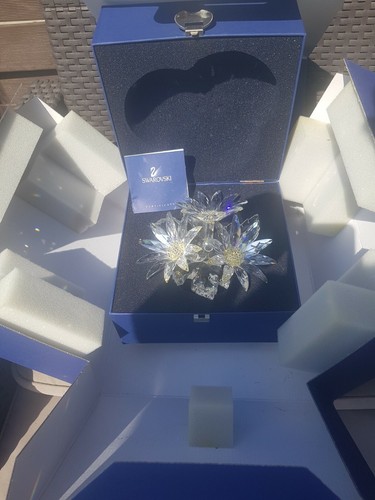 Swarovski crystal maxi flower - crystal,